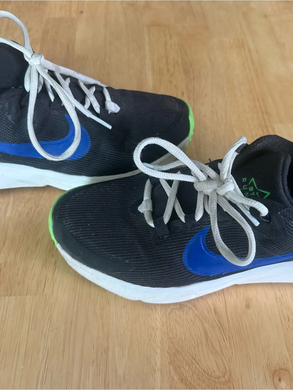 Nike Kids Black & Blue Athletic Sneakers with Green Accents